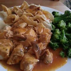 A picture of Golden Mushroom Chicken.
