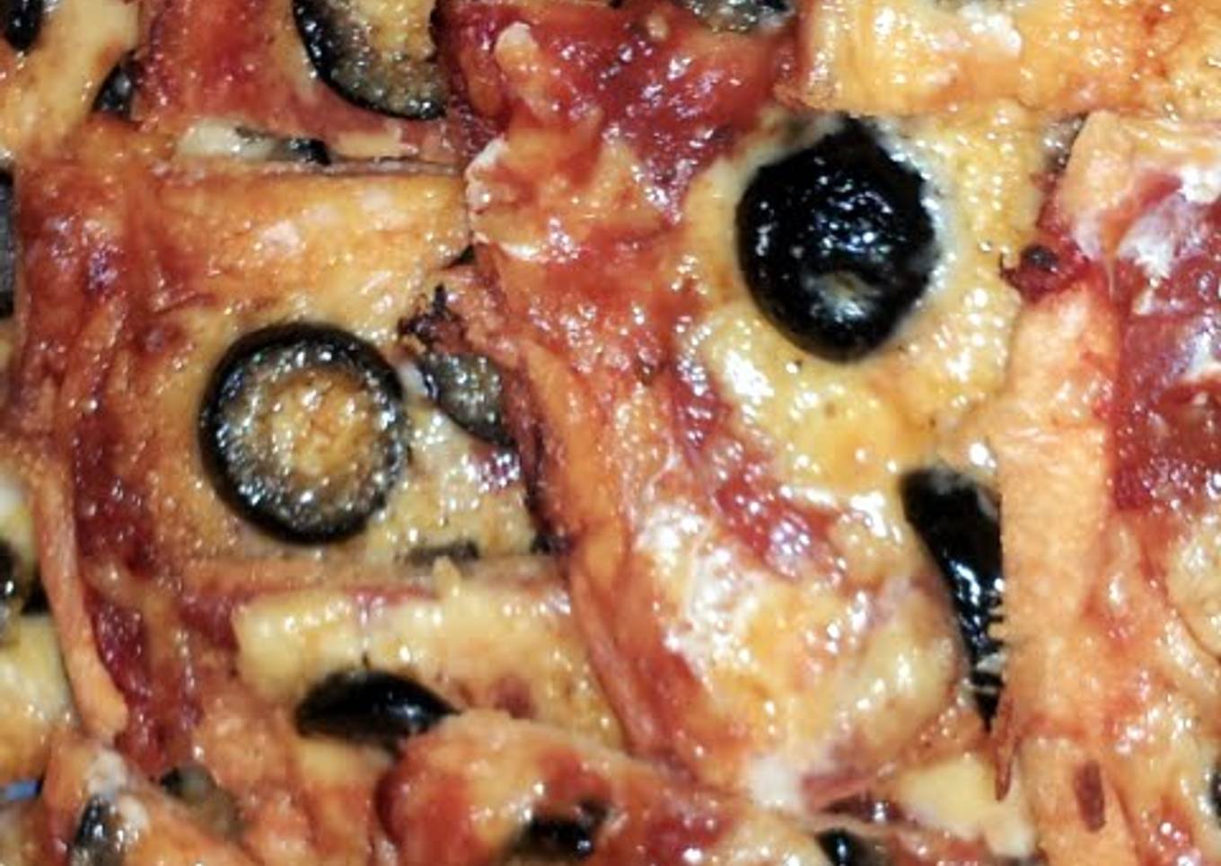 Flour tortilla pizza
