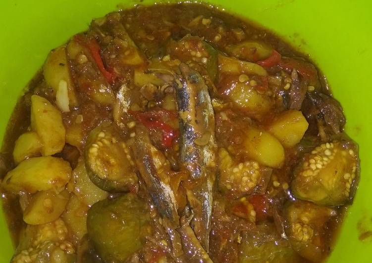 Sambel tumis ikan asin peda terong ijo bulat & baby potato