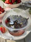 Fragole con Amaretti e Crema di Cioccolato con Biscotti Digestive