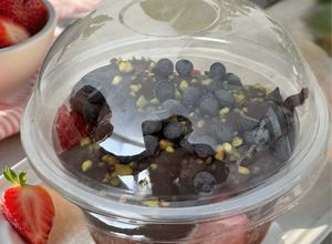Foto di Fragole con Amaretti e Crema di Cioccolato con Biscotti Digestive