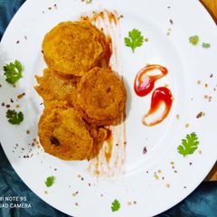 Batata vada/Alo vada A picture of Batata vada/Alo vada.