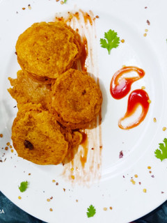 A picture of Batata vada/Alo vada.