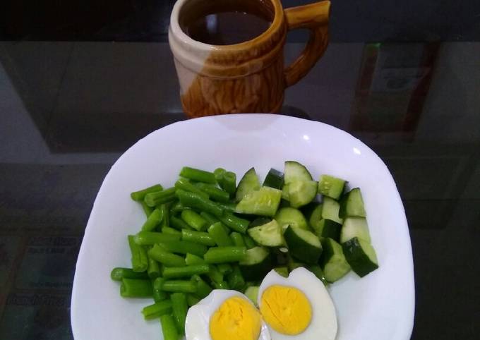 Telor rebus and sayuran#Makan siang(diet bersama saya 😉)