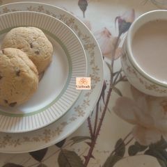 A picture of Traditional Choc chip cookies.