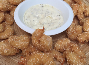 Una foto de Aperitivo: Camarones apanados con Panko y Sésamo