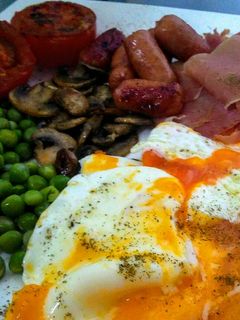 Una foto de Desayuno inglés, a la colombiana! 💕❤!
