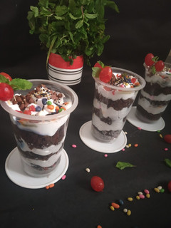 ગ્લાસ કેક(Glass Cake Recipe in Gujarati) રેસીપી મુખ્ય ફોટો