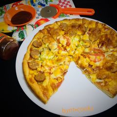 A picture of Hotdog pizza🍕.