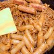 نودلز كوري مع دكبوكي كعك الرز