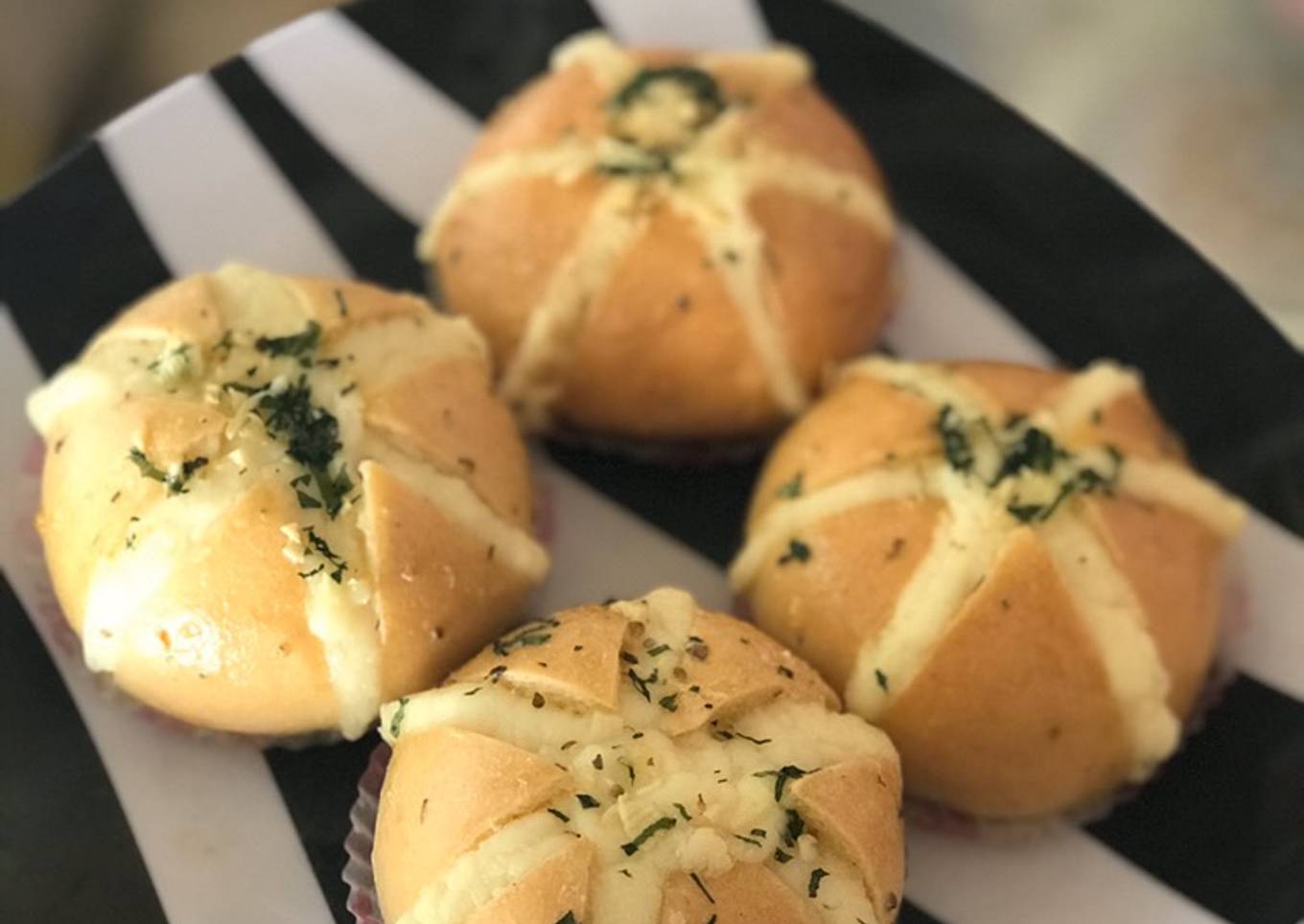 Korean Garlic Cheese Bread