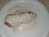 Rollitos de pollo, bañadas de salsa bechamel