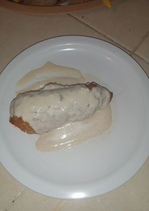 Una foto de Rollitos de pollo, bañadas de salsa bechamel