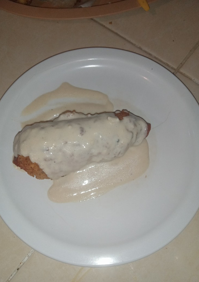 Una foto de Rollitos de pollo, bañadas de salsa bechamel