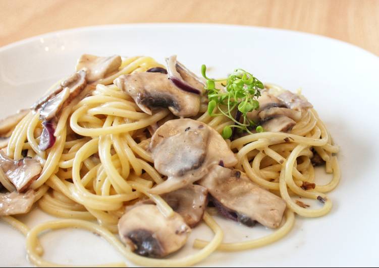 Nudeln mit Champignons und Trüffel-Öl