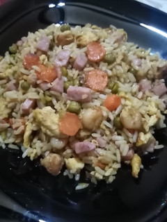 Una foto de Arroz estilo chino (tres delicias) en 18 minutos