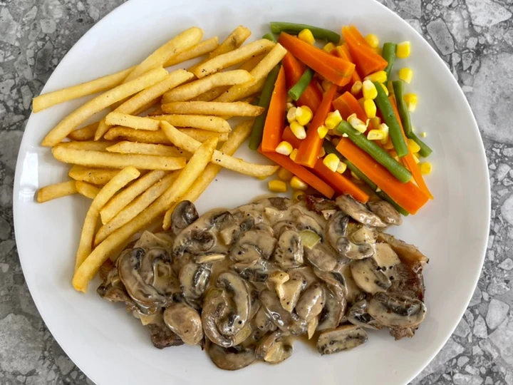 Cara Mudah Membuat Resep Sirloin Steak Mushroom Sauce ala mami mo yang Lezat Anti Ribet, Uenak Banget