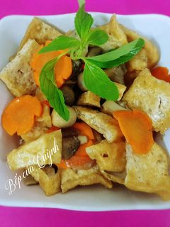 Hình của món Đậu khuôn sốt nấm tươi.