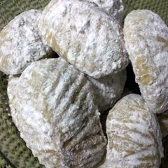 A picture of Pam's version home made(MA'AMOUL)date filled cookies/pastries.