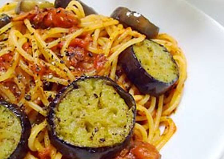Recipe of Appetizing Meltingly Soft Eggplant and Bacon Tomato Pasta