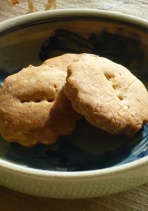 A picture of Flavorful Maple Syrup Cookies.