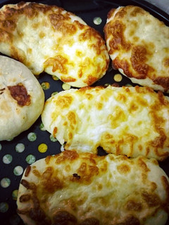 A picture of Cheesy-garlic bread.