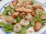 Una foto de ensalada tibia de gamba