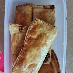 A picture of Mouth-watering meat pie 😊.