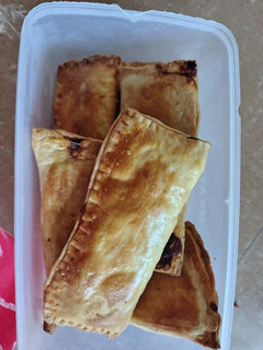 A picture of Mouth-watering meat pie 😊.