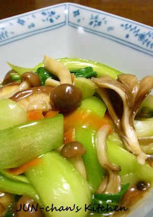 A picture of Bok Choy and Mushrooms in Oyster Sauce.