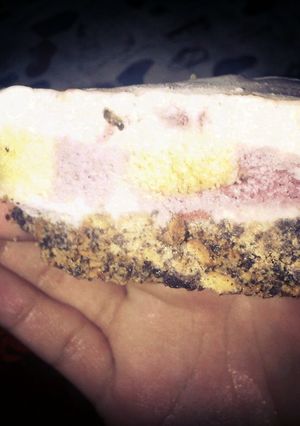 A picture of Ice Cream Biscuit Cake.
