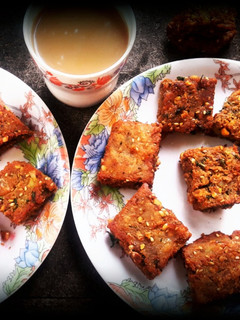 केले पीनट-पनीर की कोथिम्बीर वडी रेसिपी मुख्य फोटो
