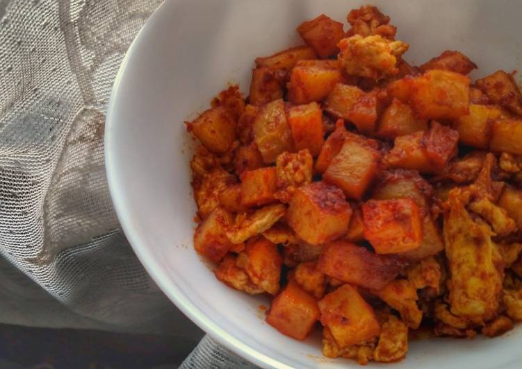 Easiest Way to Prepare Any-night-of-the-week Potato and Scrambled Eggs in Red Chilli Sauce