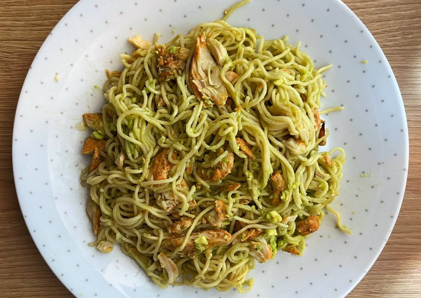 Pasta con pollo y aguacate 🥑