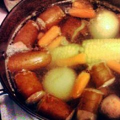A picture of Corn boil.