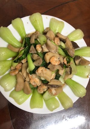 Hình của món Tôm xào nấm đùi gà,cải thìa.