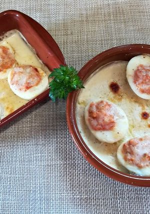 Foto principal de Huevos rellenos con bechamel