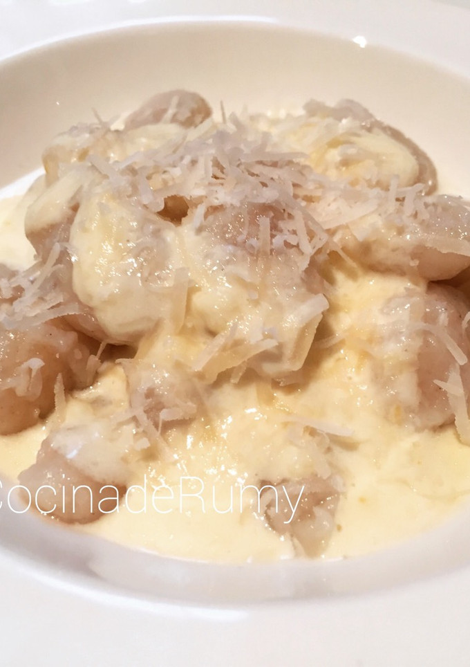 Una foto de Ñoquis de patata con salsa de queso