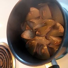 A picture of Boiled clams.