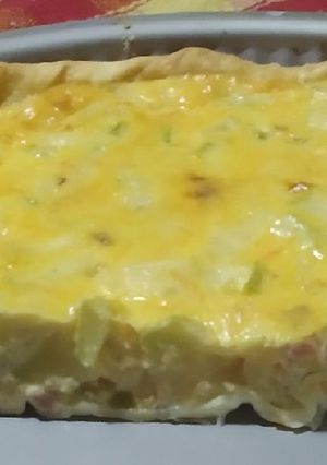 Una foto de Tarta rápida de zucchini lomito y queso
