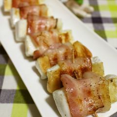A picture of Delicious Hanpen Wrapped in Bacon.
