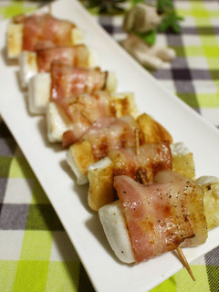 A picture of Delicious Hanpen Wrapped in Bacon.