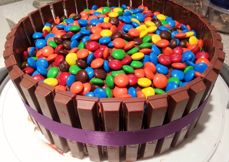 Kit Kat Cake