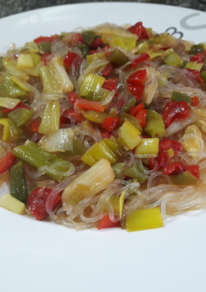 Una foto de Fideos (judía mungo) con verduras y salsa de ostras