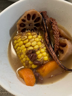 🥣蓮藕章魚紅豆豬骨湯 的食譜成品照片