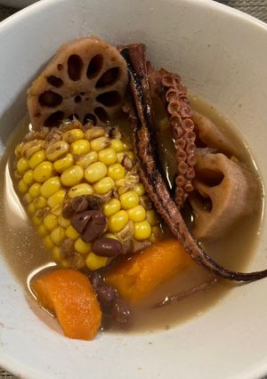 🥣蓮藕章魚紅豆豬骨湯 的食譜成品照片