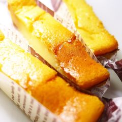 A picture of Cheesecake in a Silicone Steamer.