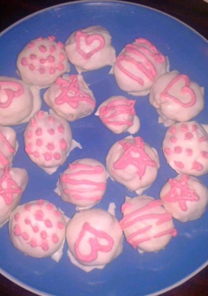 A picture of Oreo truffles.