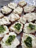 Baccalà mantecato su crostini di pane di toscano