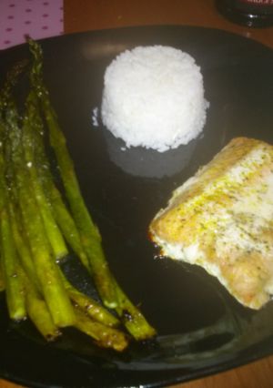 A picture of Rebekah's Oven baked salmon and asparagus..